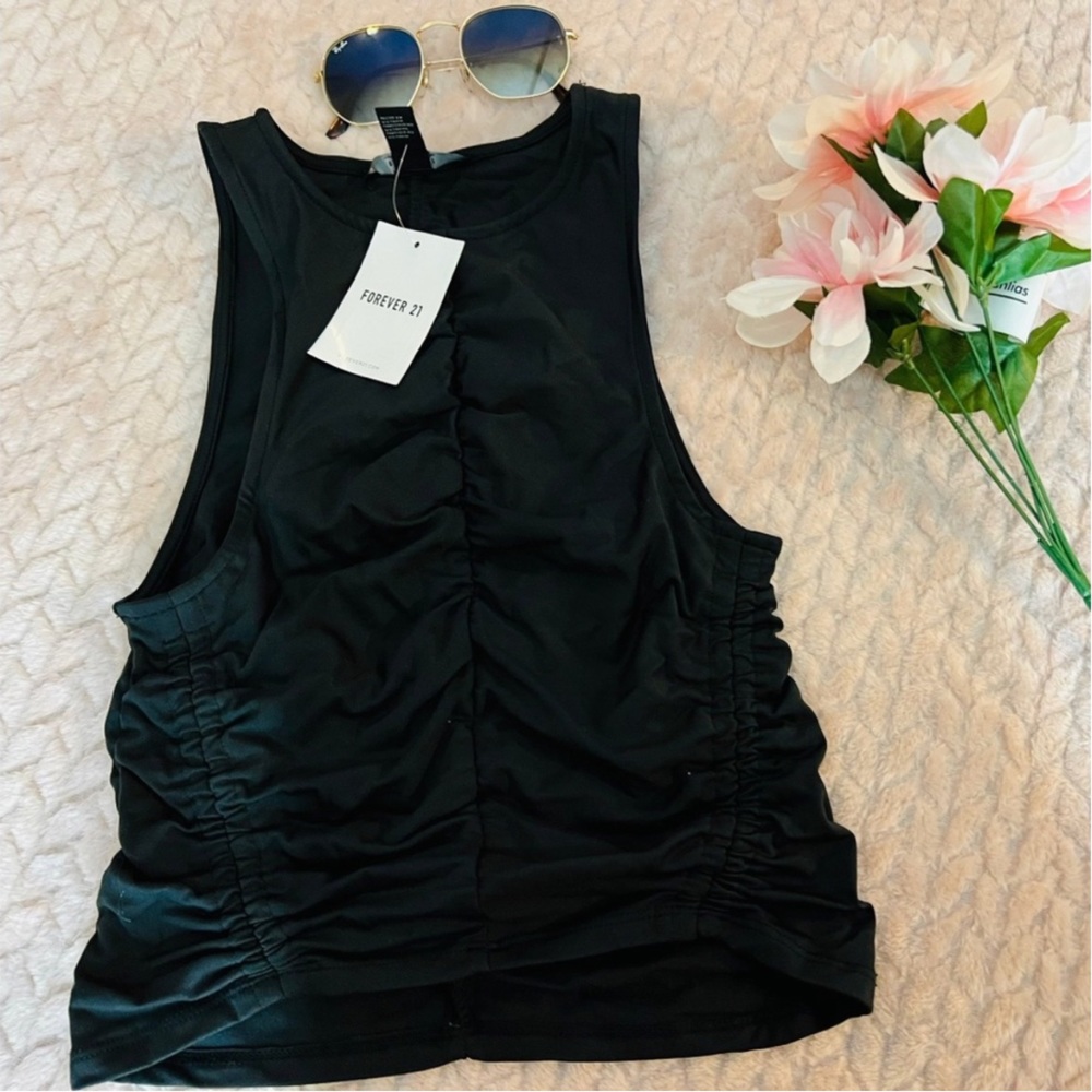 Ruched crop top Forever 21   NWT